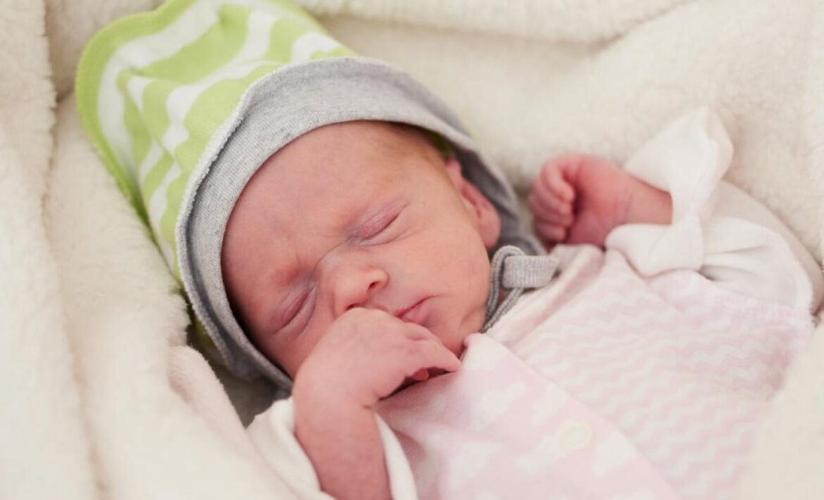 Грудне молоко та дитяча суміш: переваги та ризики в умовах війни