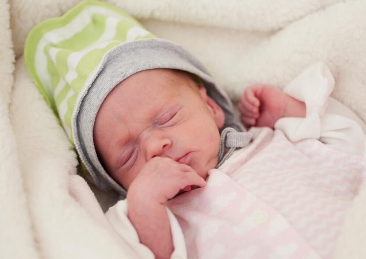 Грудне молоко та дитяча суміш: переваги та ризики в умовах війни